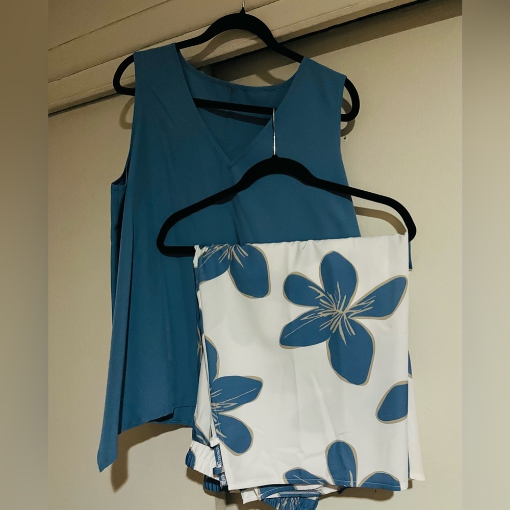 Floral Blue and White capri pants set